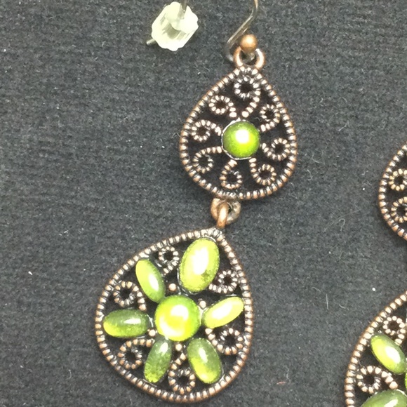 Liz Claiborne Bronze Tone Green Cabachon Filligree Dangle Earrings - Picture 5 of 7
